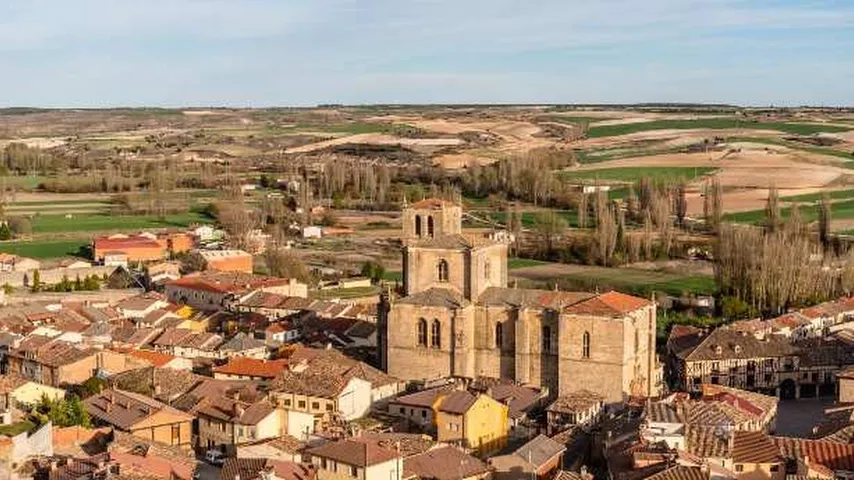 En este pueblo el Hada Cantamora protege a sus habitantes en las noches de Luna llena. (Foto: Envato)