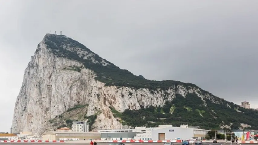 No te puedes perder una escapada a Gibraltar, un mini Londres en el sur de España. (Foto: Wikimedia)