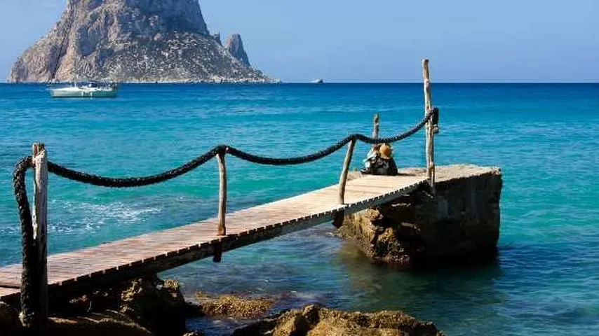 Ibiza es el peor lugar para viajar con niños. (Foto: Envato)