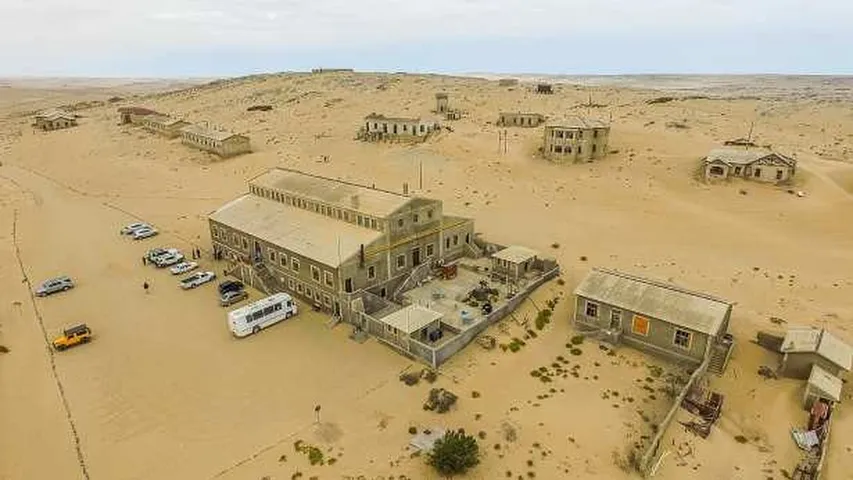 Se trata del pueblo de Kolmanskop, en Namibia, una colonia alemana. (Foto: Wikimedia)