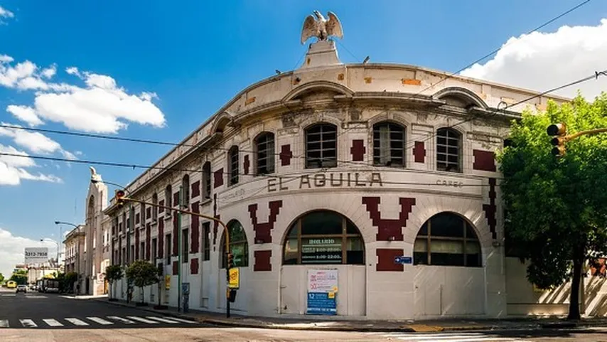 Fábrica de chocolates El Águila, barrio de Barracas, Buenos Aires. (Foto Wikimedia)